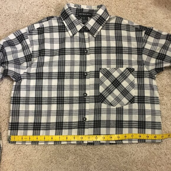 Streetwear Society Boxy Cropped Plaid Button Down Shirt - Picture 14 of 16